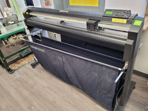 Picture of Graphtec FC8000-130 Vinyl Cutter in the fablab